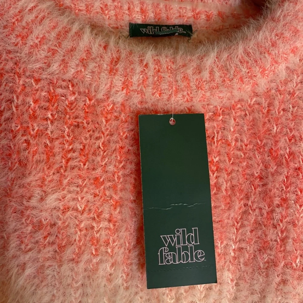 Girls crop style sweater size S. NWT